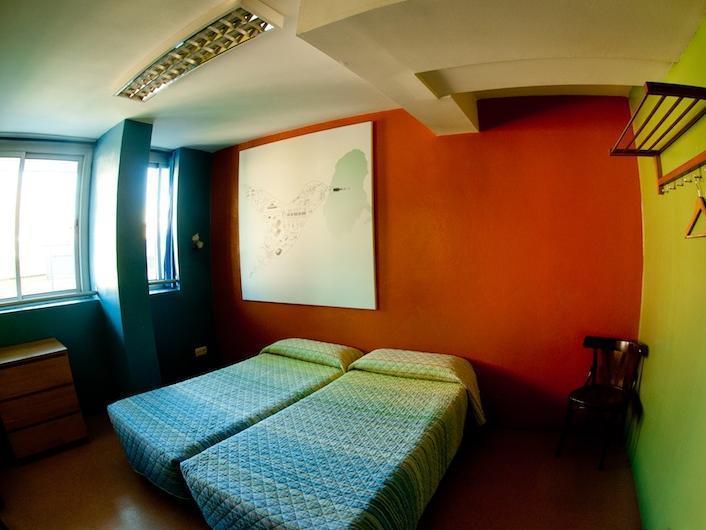 Be Dream Hostel Badalona Ngoại thất bức ảnh